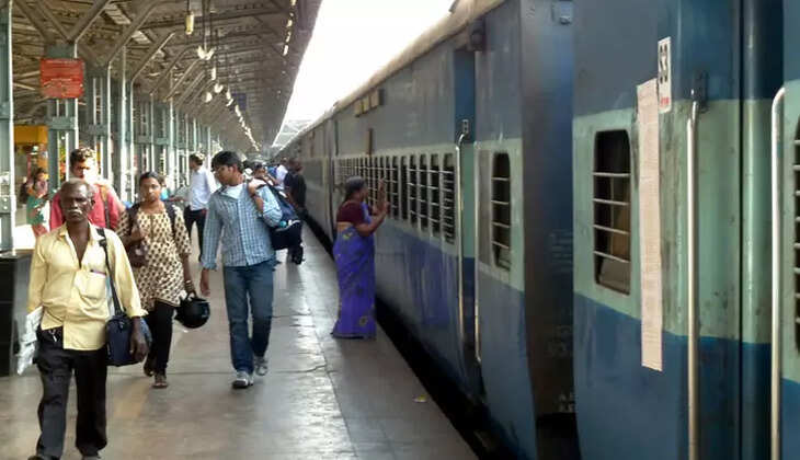 ரயில்  நடைமேடை  கட்டணம்  உயர்வு