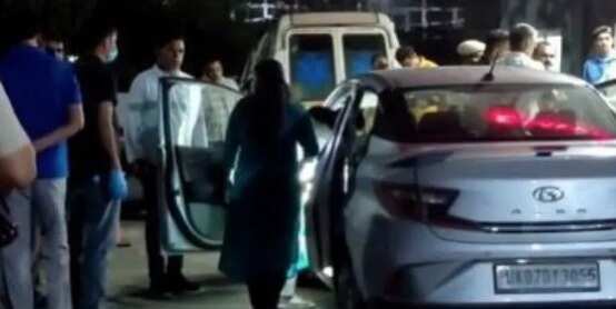 அதிர்ச்சி... ஒரே குடும்பத்தைச் சேர்ந்த 7 பேர் தற்கொலை... காருக்குள் சடலமாக மீட்பு!