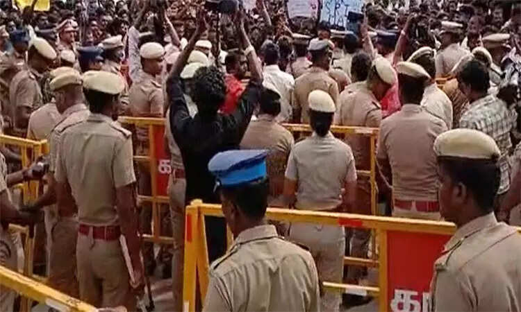 329 பேர் கைது!! பரபரக்கும் கள்ளக்குறிச்சி!!! போலீசார் குவிப்பு!!