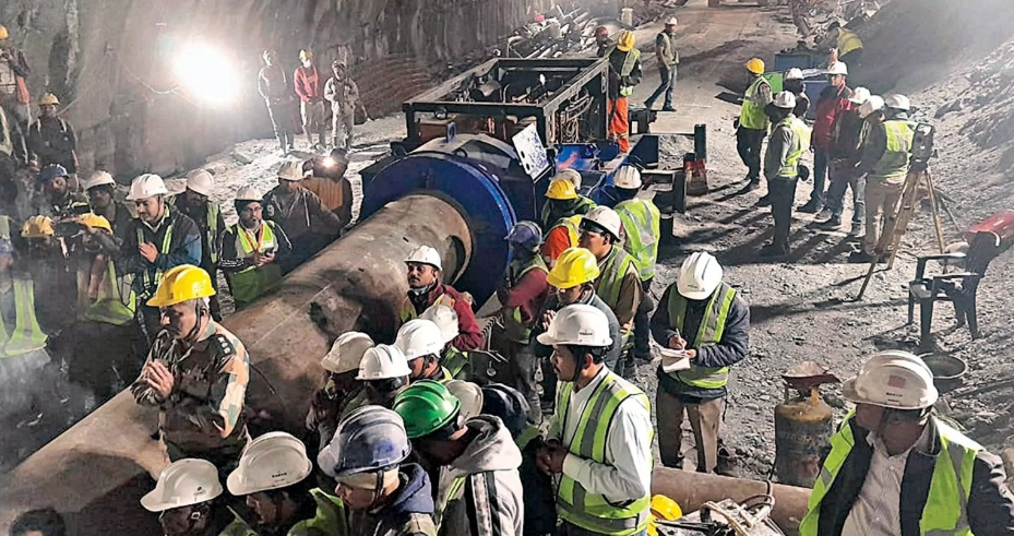 120 மணி நேரம் சுரங்கத்தில் சிக்கிய 40 தொழிலாளர்கள்... கதறித் துடிக்கும் உறவினர்கள்..!!