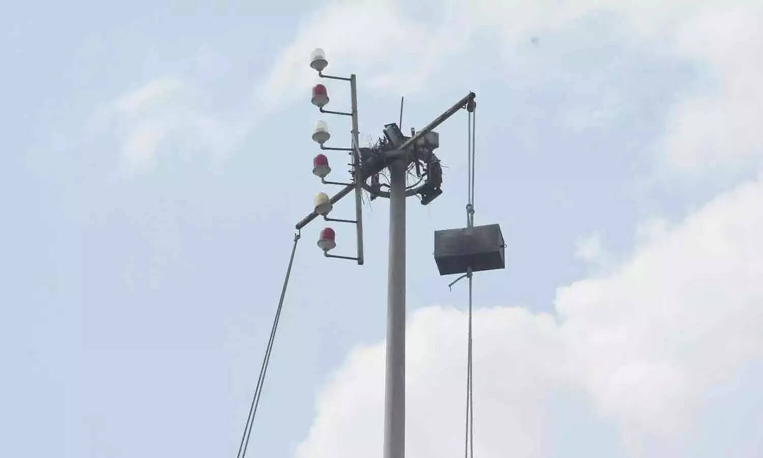 எச்சரிக்கை கூண்டு ஏற்றம்