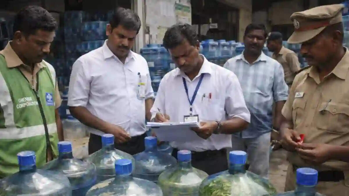 குடிநீர் கேன்களில் பாசி இருந்தால் ரூ.5,000 அபராதம்… தமிழக அரசு கடும் உத்தரவு!