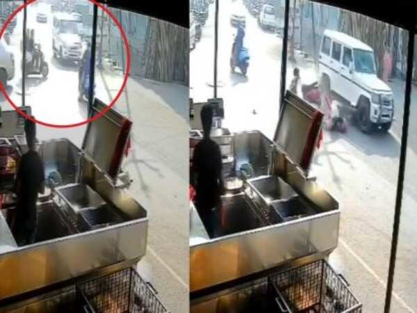 ஸ்கூட்டர் நேருக்கு நேர் காருடன் மோதல்… தூக்கி வீசப்பட்ட பெண்கள்... பதற வைக்கும் வீடியோ!