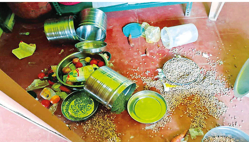 அங்கன்வாடி மையத்தின் கதவை உடைத்துச் சூறையாடிய கரடி...நள்ளிரவில் பரபரப்பு!