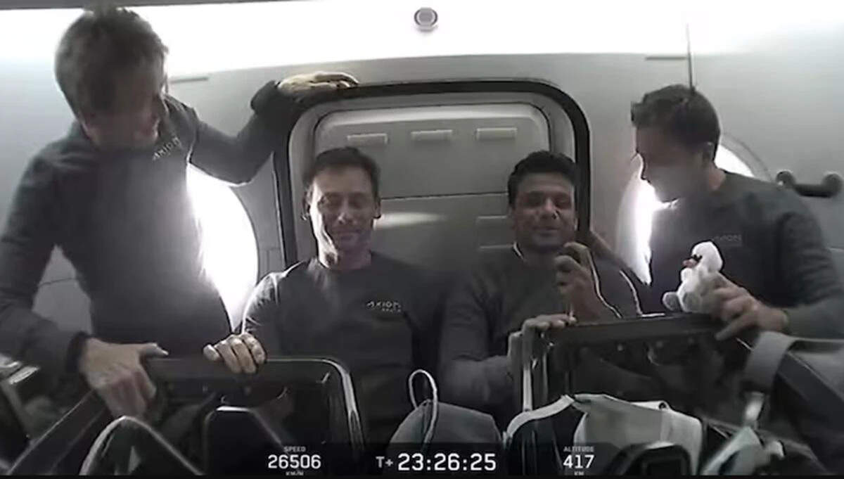 ஒரு குழந்தை போல் நடைபயின்று கொண்டிருக்கிறேன்.... விண்வெளியில் இருந்து நேரலையில் பேசிய சுபான்ஷு சுக்லா!