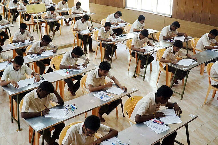 டிட்வா புயல் அலெர்ட்... நாளை நடைபெற இருந்த தேர்வுகள் ஒத்திவைப்பு!