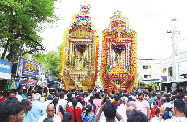 புனித பரலோக மாதா பேராலய விழா தேர் பவனி... திரளான பக்தர்கள் பங்கேற்பு!