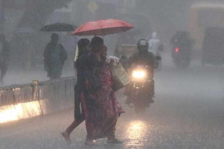 BREAKING #: நீலகிரி, கோவை மாவட்டங்களில் இன்று மிக கனமழை பெய்யும்!!