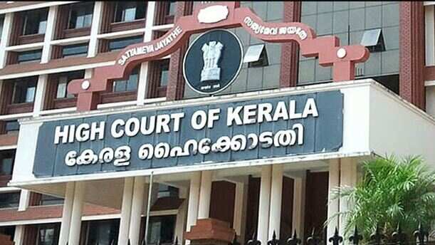 கர்ப்பப்பை அகற்றும் சிகிச்சை... பெண் ஊழியர்களுக்கு சம்பளத்துடன் கூடிய விடுப்பு - உயர்நீதிமன்றம் அதிரடி உத்தரவு!
