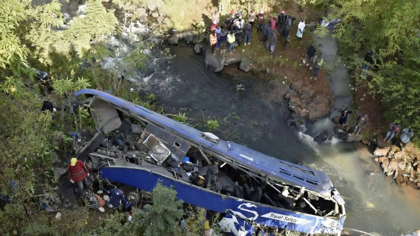 நேபாளத்தில் பயங்கரம்.. ஆற்றில் பேருந்து கவிழ்ந்து 18 பேர் உயிரிழப்பு... மீட்பு பணிகள் தீவிரம்!