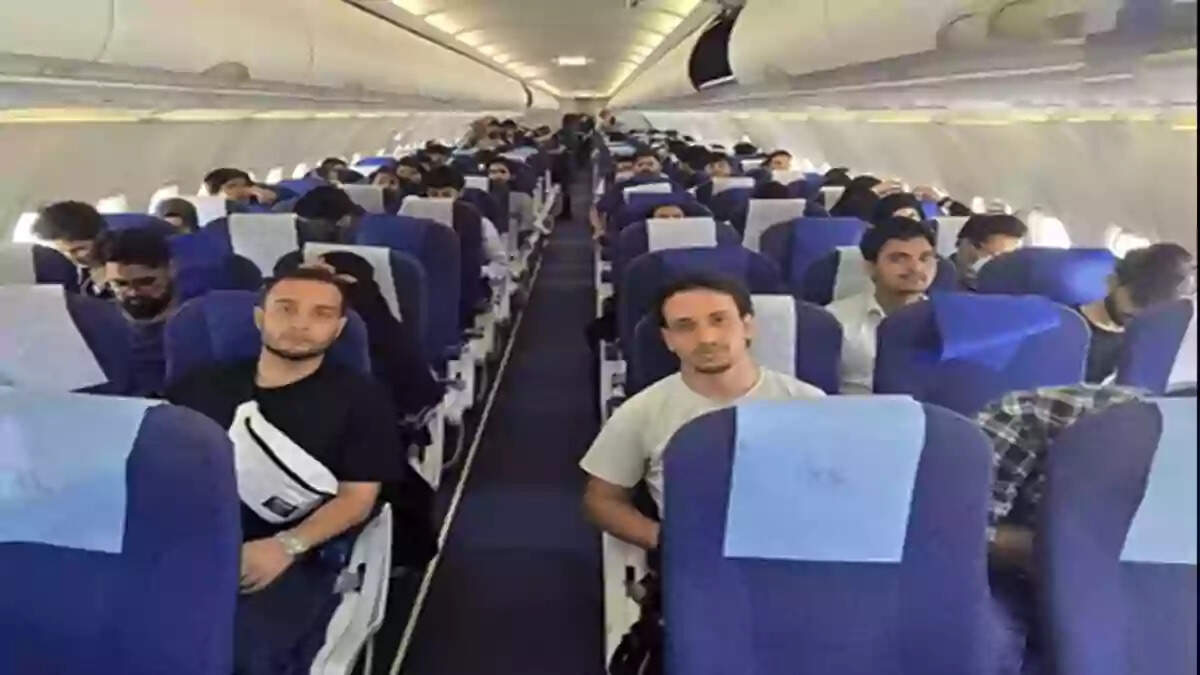 இஸ்ரேல் தாக்குதலில் ஈரானில் 5 இந்திய மாணவர்கள் காயம்... 110 பேர் டெல்லி வருகை!