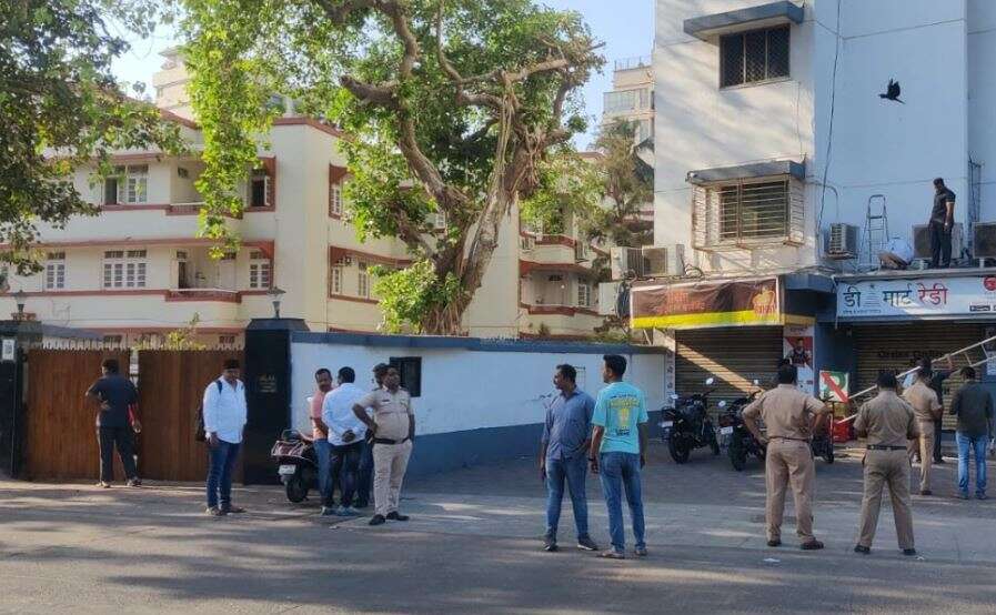 நடிகர் சல்மான் கான் வீட்டின் அருகே துப்பாக்கிச்சூடு.. மர்ம நபர்களுக்கு வலைவீச்சு!