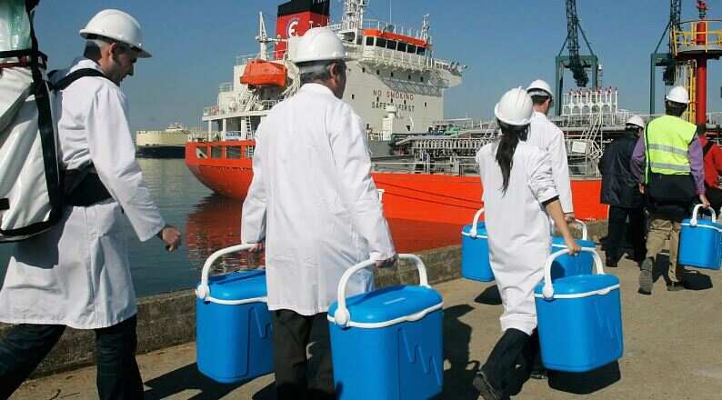 காடலோனியாவில் கடும் தண்ணீர் பஞ்சம்.. கப்பலில் கொண்டு வரப்படும் குடி நீர்..!!