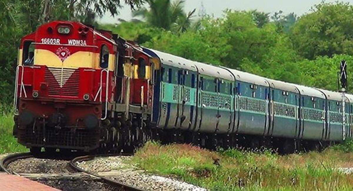 கடலூர் ரயில் விபத்து... ஆங்காங்கே நடுவழியில் நிறுத்தப்பட்ட ரயில்கள் !