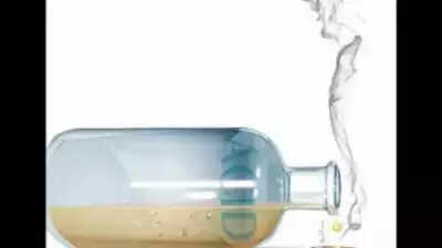 பகீர்!! ஆசிட்டில் மிளகாய் பொடி சேர்த்து கொதிக்க வைத்து கணவன் மேல் ஊற்றிய மனைவி!!