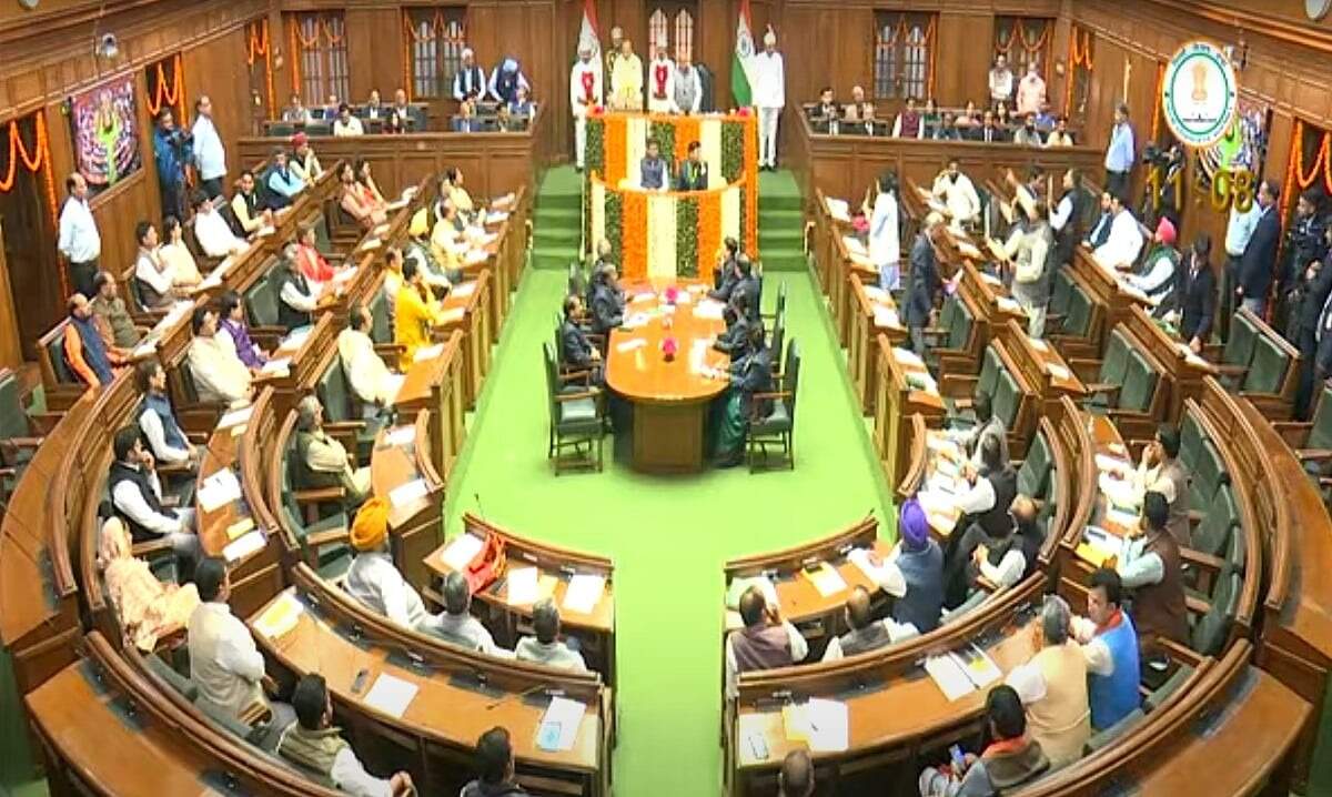 டெல்லி சட்டப்பேரவையில் அதிர்ச்சி... அதிஷி உட்பட 11 ஆம் ஆத்மி எம்எல்ஏக்கள் இடைநீக்கம்!