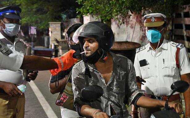 உஷார்!!! வாகனத்தில் குடித்திருப்பவர்களின் பின்னால் அமர்ந்திருந்தாலும் ரூ.10,000 அபராதம்! இன்று நள்ளிரவு முதல் அமல்!