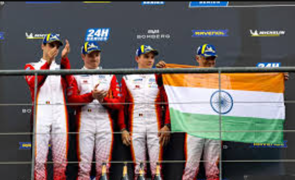 கார் பந்தயத்தில் 2-வது இடம் பிடித்து அசத்திய நடிகர் அஜித் அணி - இந்திய தேசியக் கொடியை ஏந்தி உற்சாகம்!