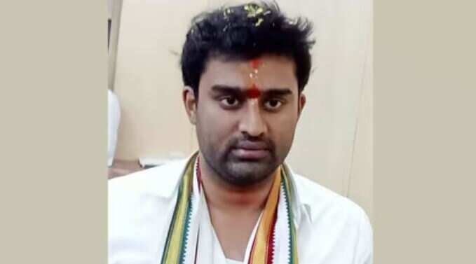 ஓரின சேர்க்கைக்கு அழைத்த சூரஜ் ரேவண்ணா.. அடுத்தடுத்து பாலியல் வழக்குகளில் சிக்கும் ரேவண்ணா குடும்பத்தார்!