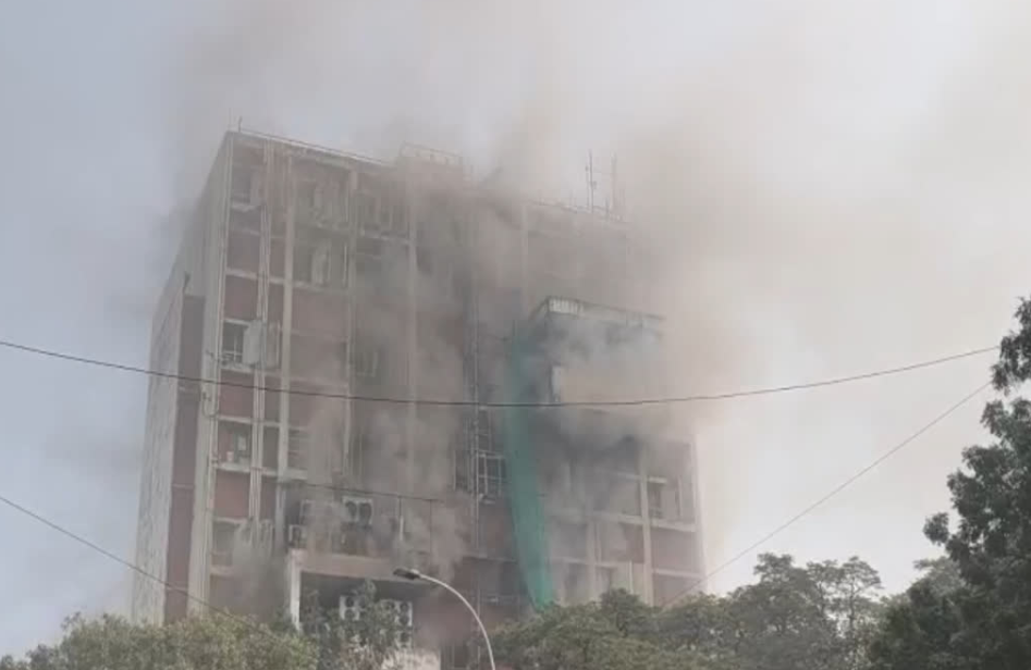 பிஎஸ்என்எல் அலுவலகத்தில் பயங்கர தீ: சென்னை முழுவதும் சேவைகள் முடக்கம்!