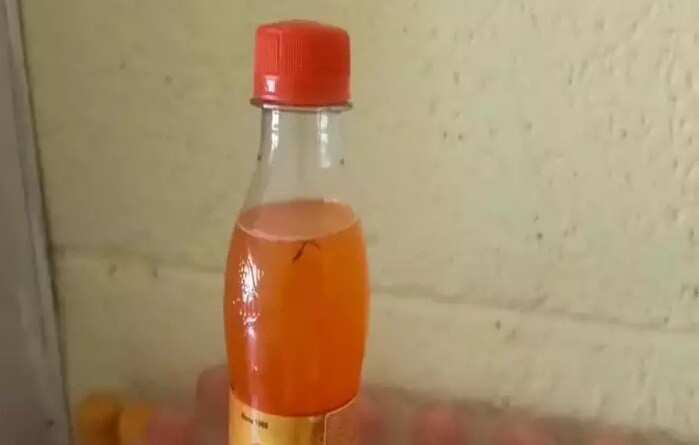 மக்களே உஷார்!! கூல்ட்ரிங்க்ஸ் பாட்டிலுக்குள் புழுக்கள்!!