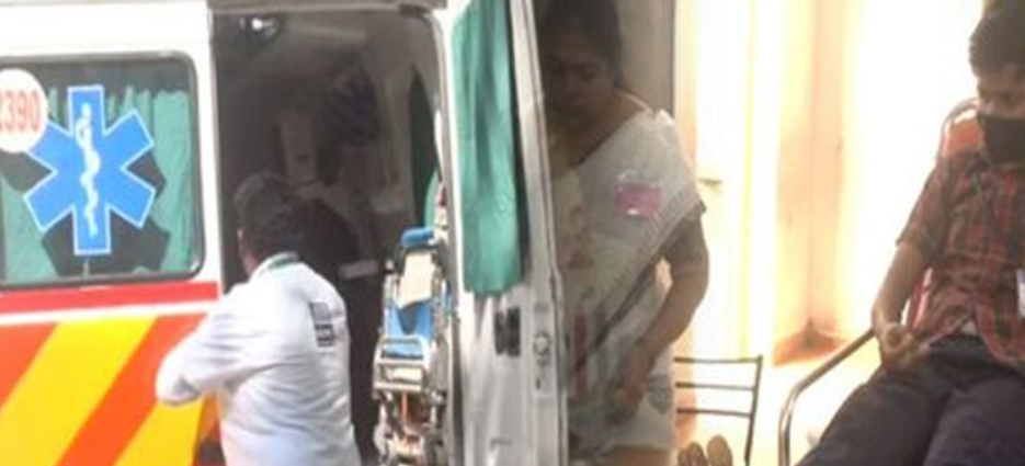 ஆம்புலன்ஸில் வந்து பொதுத் தேர்வு எழுதிய 10ம் வகுப்புமாணவன்... நெகிழ்ச்சி!