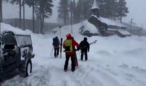 அமெரிக்காவில் பனிப்புயல் - பனிச்சறுக்கில் சென்ற 8 வீரர்கள் உயிரிழப்பு!