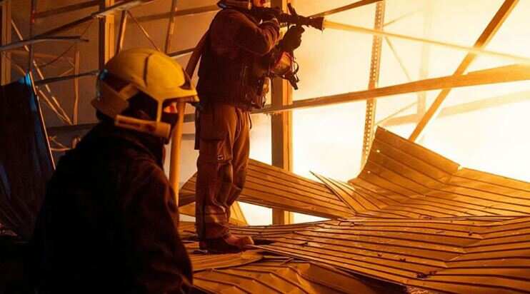 அமைதி பேச்சுவார்த்தைக்கு இடையே ரஷ்யா சரமாரி ட்ரோன் தாக்குதல் - 3 பேர் பலி!