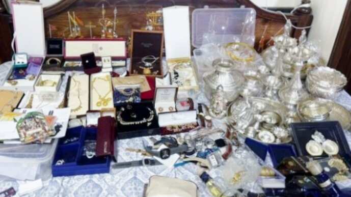 57 இடங்களில் ரெய்டு.. கட்டுக் கட்டாக பணம், நகைகள்.. மலைத்து நின்ற அதிகாரிகள்!