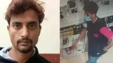 பாத்ரூமில் ஒளிந்திருந்து செல்போன்கள் ஆட்டைய போட்ட விநோத இளைஞர்!! காதலிக்காக அலப்பறை!!