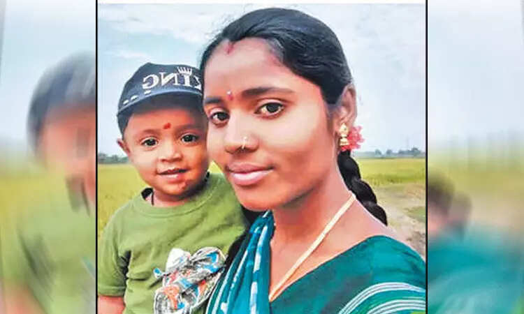 கணவர் இறந்த சோகம்... 2 வயது குழந்தையை தூக்கிலிட்டு தாயும் தற்கொலை!
