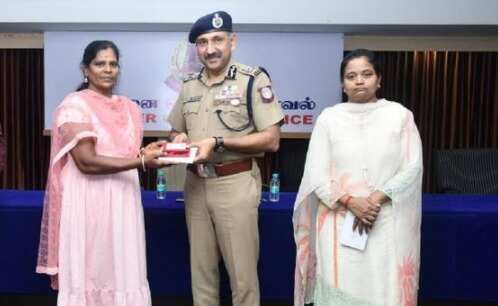 நெகிழ்ச்சி... 90 போலீசாரை நேரில் வரவழைத்து பிறந்தநாள் பரிசு வழங்கிய கமிஷனர்!