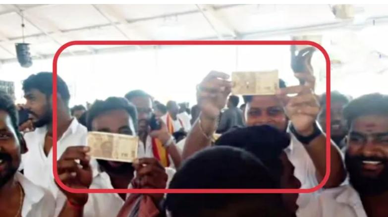 பாட்டிலுக்கு ரூ10... கரூரில் ரூபாய் நோட்டுகளைக் கையில் ஏந்தி தொண்டர்கள் உற்சாக ஆரவாரம்;!