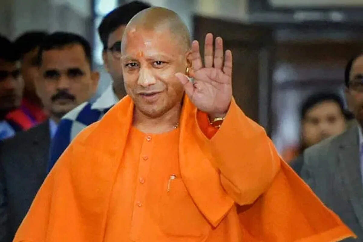 பகீர்!! முதல்வர் மீது வெடிகுண்டு வீசப்படும்!! மர்ம நபர் வாட்ஸ் அப்பில் மிரட்டல்.!