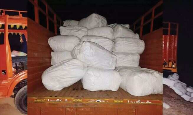 அதிர்ச்சி... லாரியில் 70 மூட்டைகளில் பீடி இலைகள் கடத்தல்... போலீசாரைக் கண்டதும் தப்பியோட்டம்!