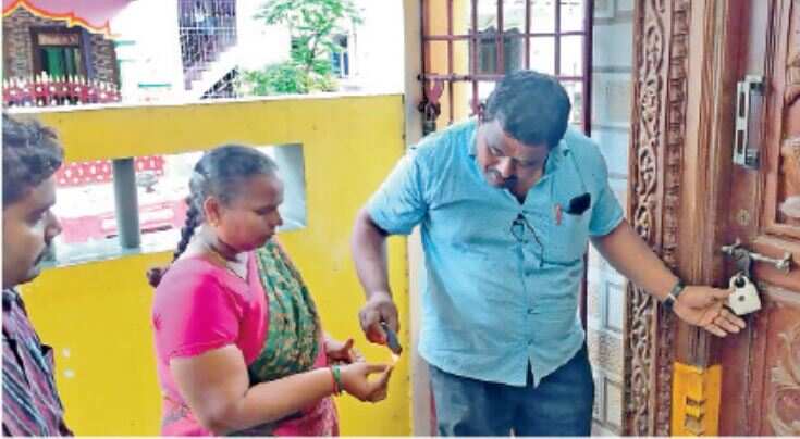 வீட்டிலேயே 35 ஆண்டுகளாக மருத்துவம் பார்த்த போலி மருத்துவர்.. கையும் களவுமாக போலீசார் கைது..!!