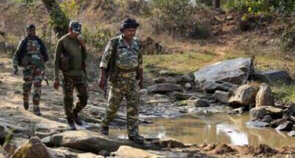 மாவோயிஸ்ட் தாக்குதலில் CRPF தமிழக வீரர் வீரமரணம்! 14 போலீசார் படுகாயம்!