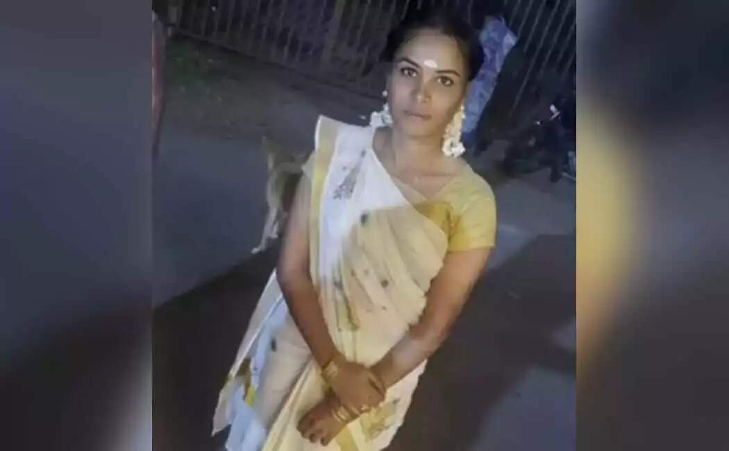 பணி மாறுதலில் சென்ற காதலர்... நாகையில் பெண் காவலர் தூக்கிட்டு தற்கொலை!