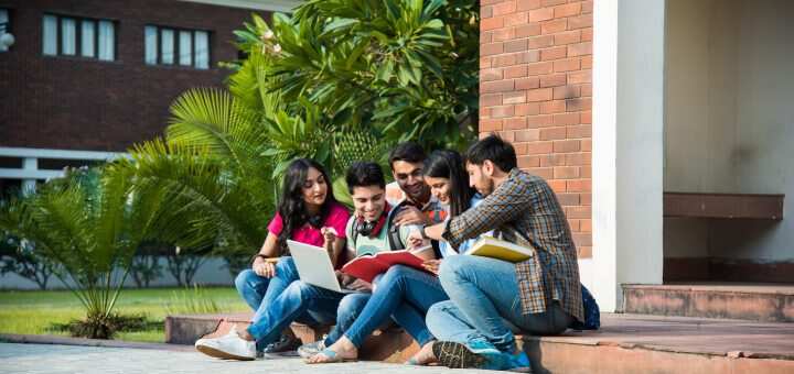 அதிர்ச்சி... சக மாணவியிடம் பேசியதற்காக 12ம் வகுப்பு மாணவனின் கை விரல் துண்டிப்பு!