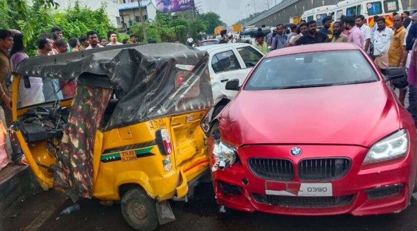 கோர விபத்து.. மின்னல் வேகத்தில் மக்களை மோதிய BMW கார்.. 7பேர் படுகாயம்..!!