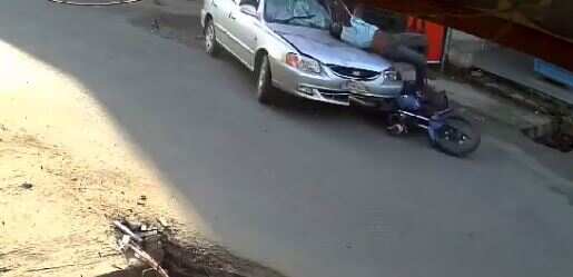 சாலையோரம் நின்று கொண்டிருந்தவர் மீது அதிவேகத்தில் மோதிய கார்.. வெளியானது பகீர் சிசிடிவி காட்சி..!!