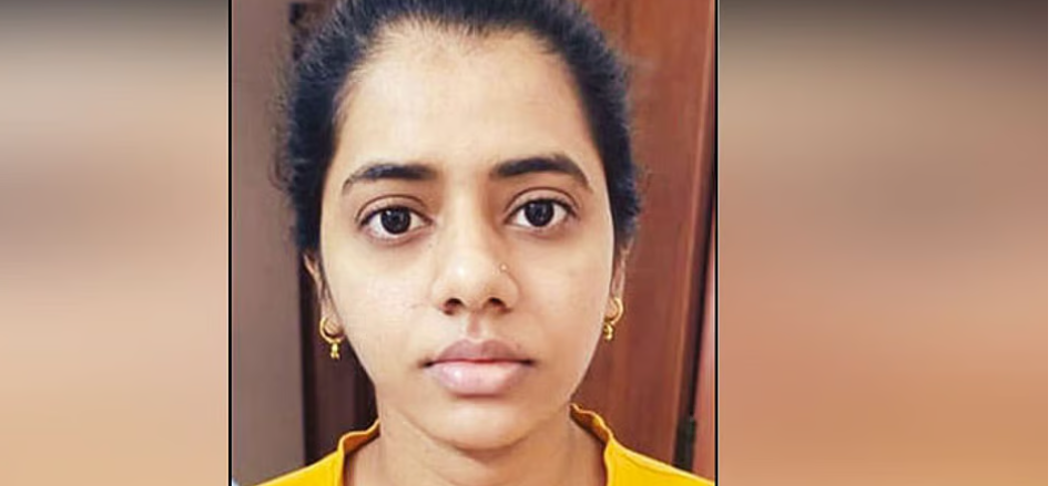 நெகிழ்ச்சி... உயிர் கொடுத்த மகள்... தந்தைக்குக் கல்லீரல் தானம் செய்த இளம்பெண்!