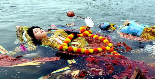 பெரும் சோகம்... துர்கா சிலை கரைக்கச் சென்றபோது 11 பக்தர்கள் பலி!