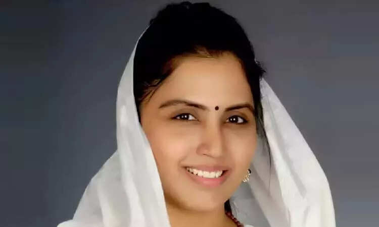 ஜேடிஎஸ் பிரமுகரை கொலை செய்ய முயன்ற வழக்கில் காங்கிரஸ் பெண் பிரமுகர் கைது !