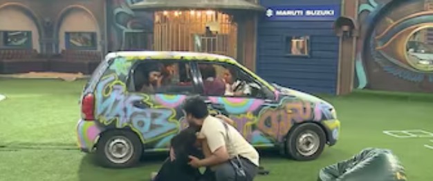 பணப்பெட்டியை தூக்கி சென்ற பிக்பாஸ் போட்டியாளர்... ரசிகர்கள் அதிர்ச்சி!