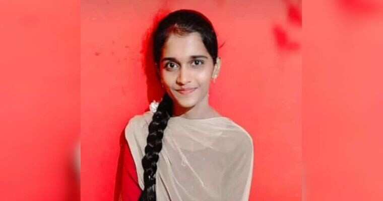 ஒரே பைக்கில் 3 இளம்பெண்கள்... பேருந்து சக்கரத்தில் சிக்கி பலியான ரம்யா... வைரலாகும் சிசிடிவி வீடியோ!