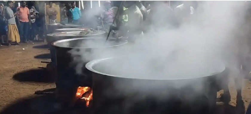 200 ஆடுகள், 300 சேவல்கள், 500 அண்டாக்களில் 50000 பேருக்கு பிரியாணி பிரசாதம்...... !