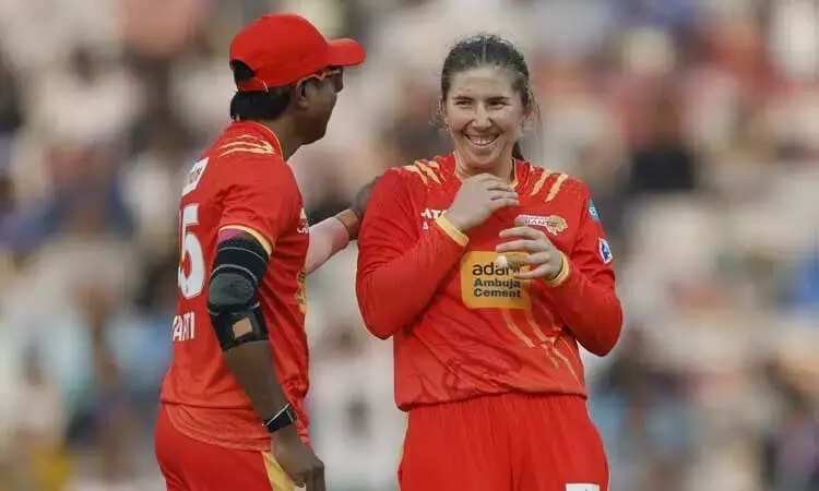 இன்று இரவு மும்பை–குஜராத் அணிகள் மோதல்!