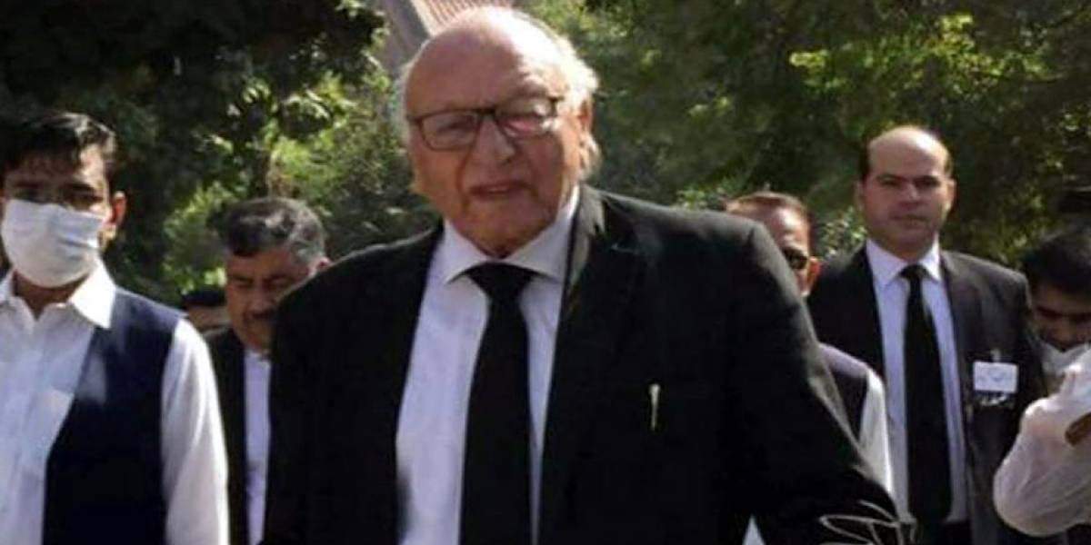 உயர்நீதிமன்றத்தில் வழக்கறிஞர் துப்பாக்கியால் சுட்டுக் கொலை!! பரபரப்பு வீடியோ!!