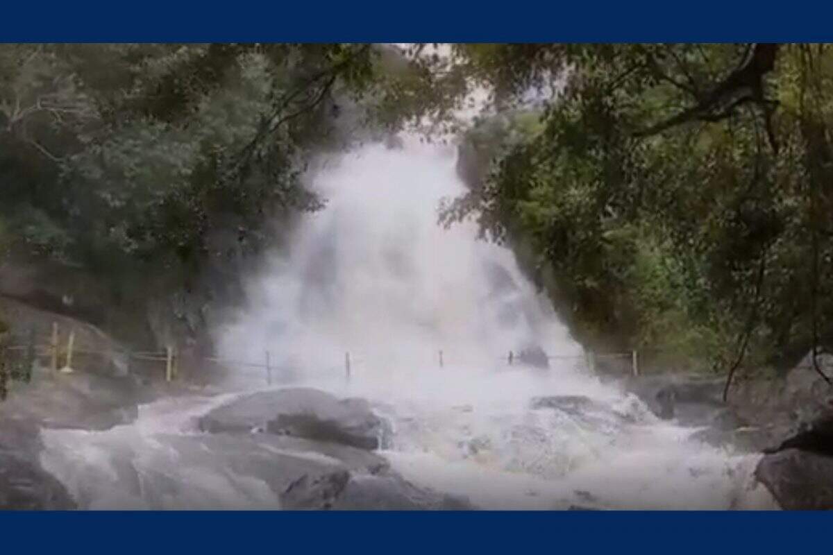 குரங்கு அருவியில் குளிக்க தடை!!! சுற்றுலாப் பயணிகள் ஏமாற்றம்!!